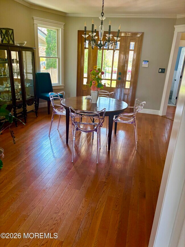 Building Photo - 1305 Locust Dr