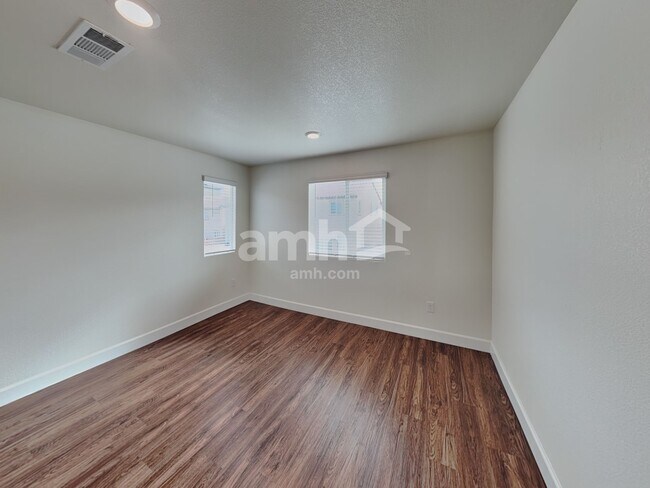 Building Photo - 108 Market St