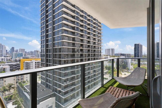 Building Photo - 501 NE 31st St