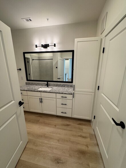 Building Photo - 2343 Portman Ave