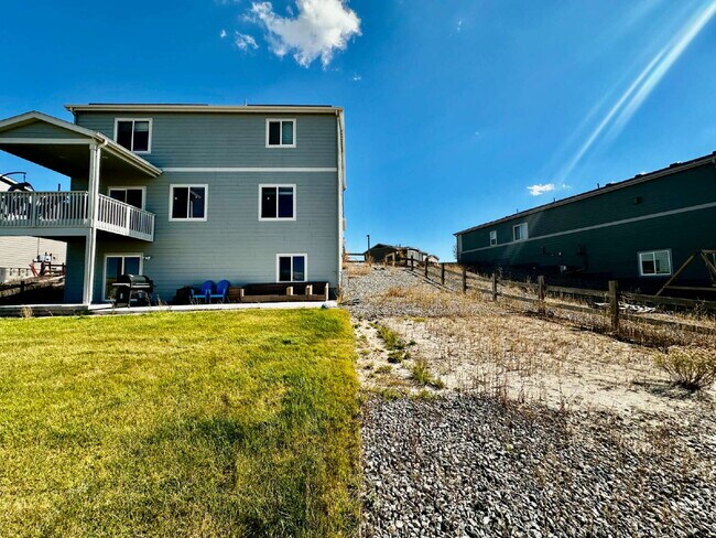 Building Photo - "Experience Spacious Living: 5-Bed, 3-Bath...