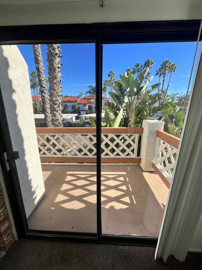 Building Photo - Beautifully Remodeled 2-Bed Condo with Private Patio in Casablanca