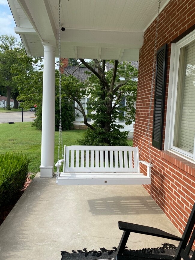 Building Photo - 322 N New Madrid St