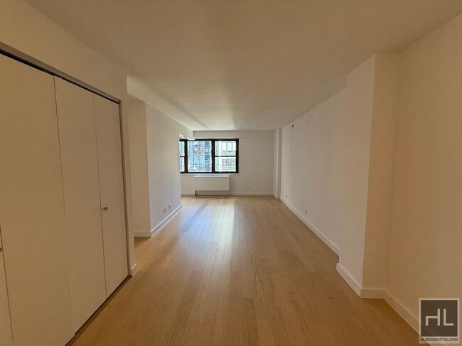 Building Photo - 222 E 39th St