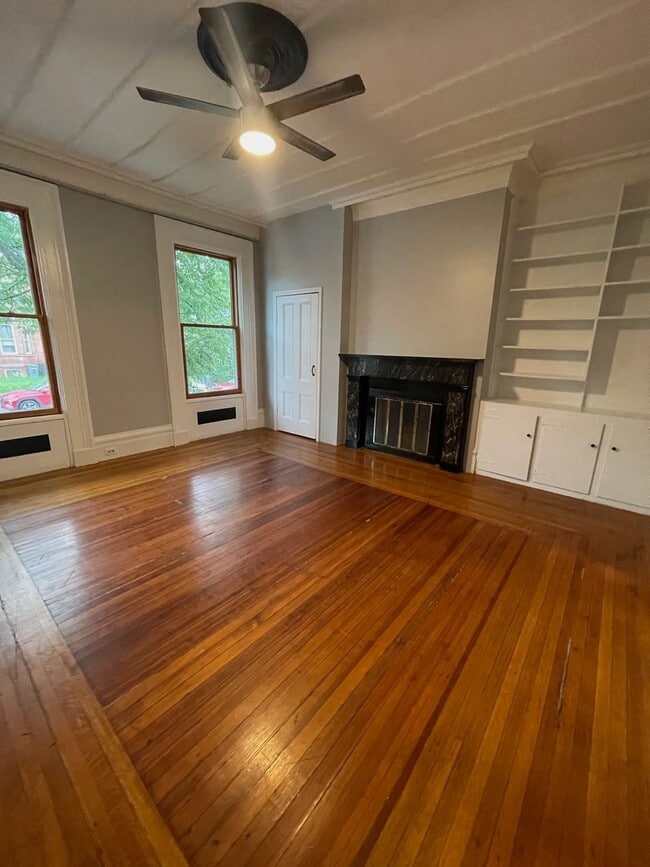 Building Photo - 151 Grand St