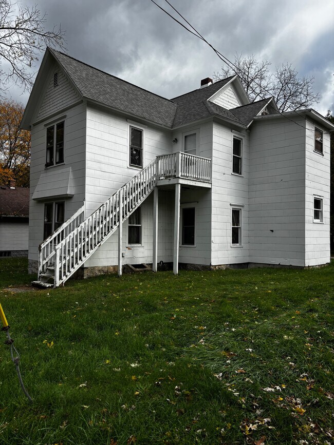 Building Photo - 129 Meachem Ave