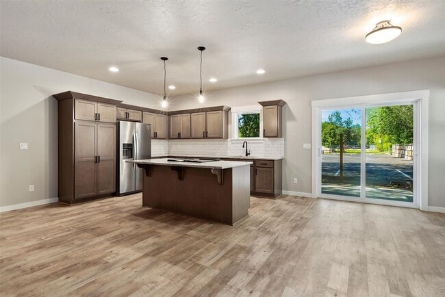 Building Photo - ? MOVE IN SPECIAL! ? $99.00 1st month rent...
