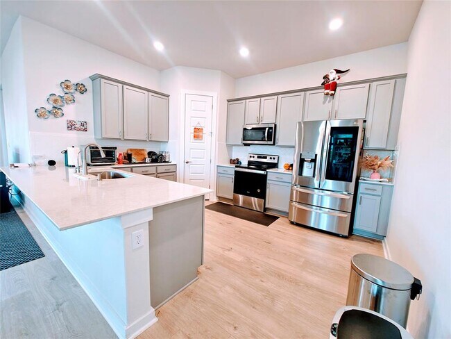 Primary Photo - 228 Mystic Cyn Ln