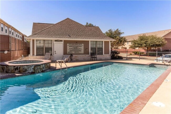 Building Photo - August 2026 Pre-Lease!! Cute 2/2.5 Condo Close to Campus!!