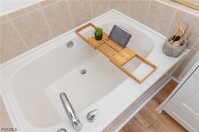 Building Photo - 1896 Crestview Way