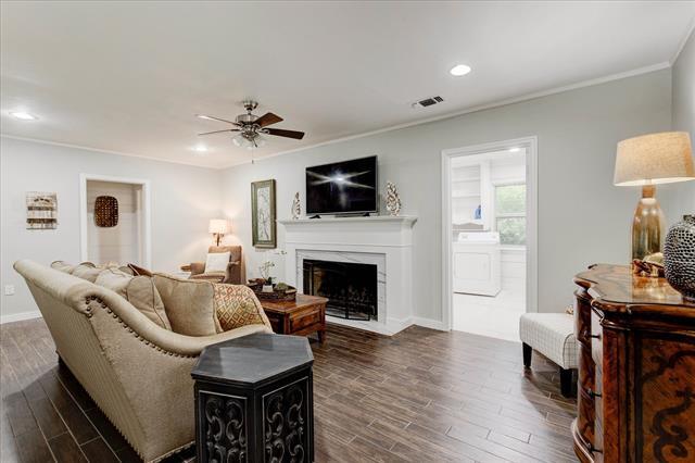 Building Photo - 3727 W Biddison St