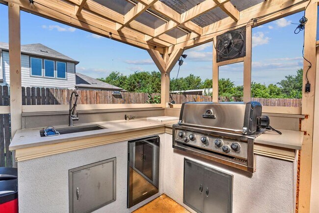 Building Photo - 15820 Celosia St