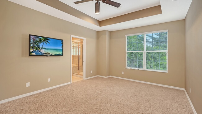 Building Photo - 8280 Villa Grande Ct