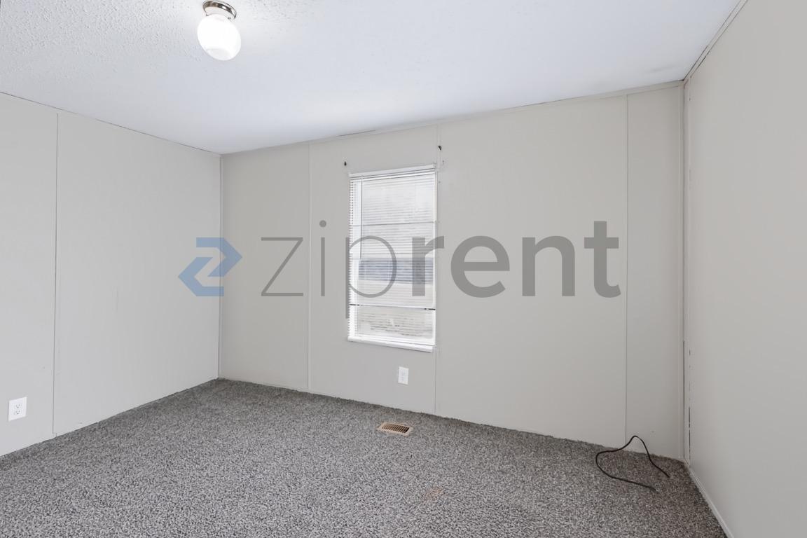Building Photo - 1112 Armadillo Dr