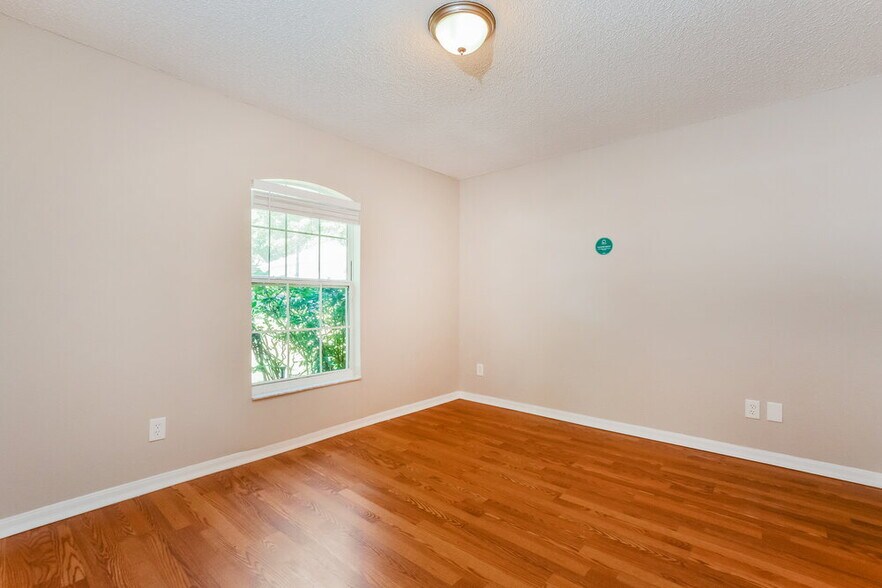 Building Photo - 1320 Rain Forest Ln