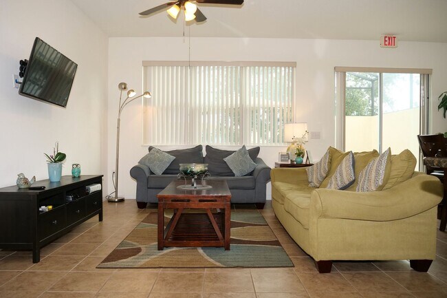 Building Photo - Beautiful Fully Furnished 4-Bedroom Home i...