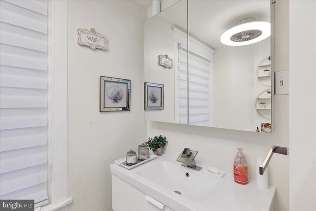 Building Photo - 405 Reading Ave