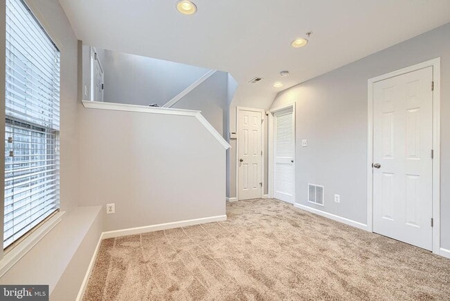 Building Photo - 736 Wineberry Way