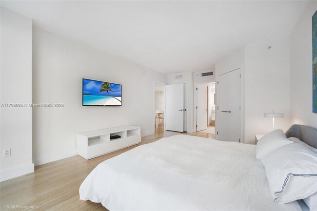 Building Photo - 6801 Collins Ave