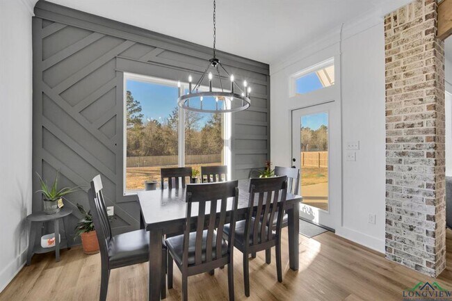 Building Photo - Beautiful 4 bedroom home