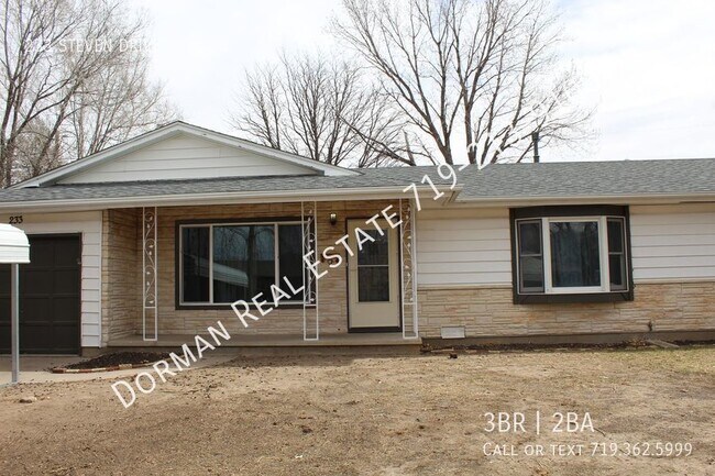 Building Photo - 3 bedroom, 2 bath open concept