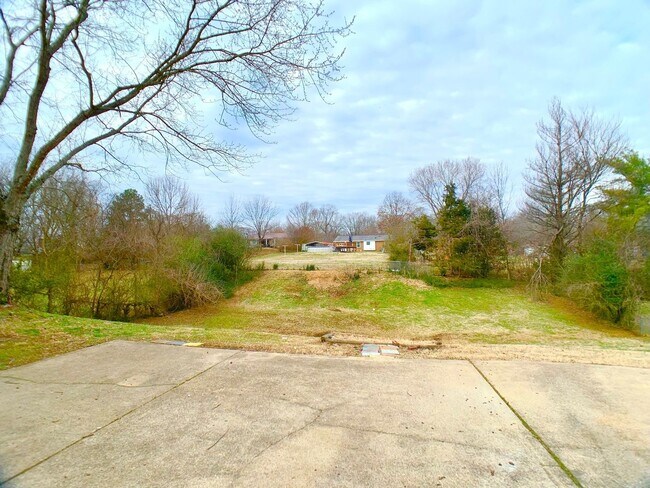 Building Photo - 2707 Dove Ct