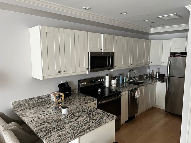 Building Photo - 296 Beacon St