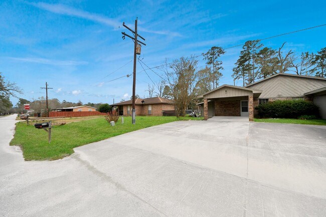 Building Photo - 1006 Perry St