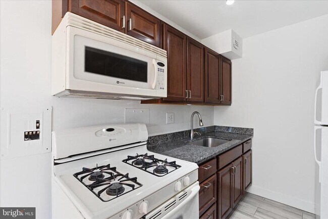 Building Photo - 1200 S Arlington Ridge Rd