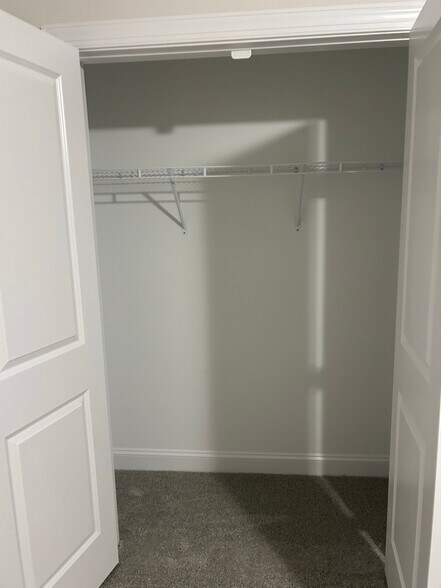 Building Photo - 2032 Secluded Dell Rd