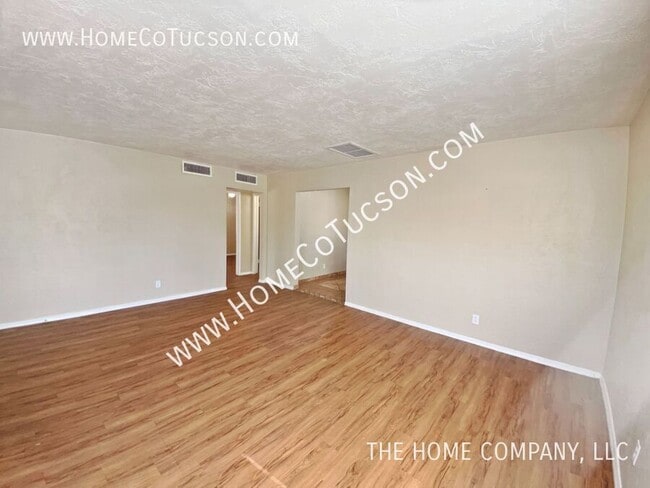 Building Photo - 5452 E Linden St