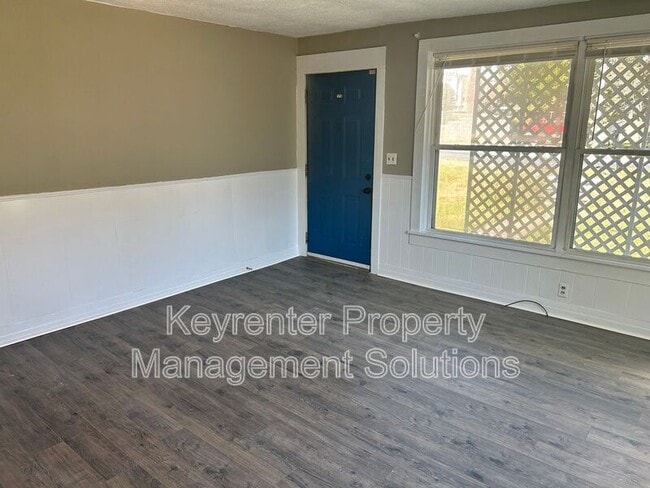 Building Photo - 311 Elm St