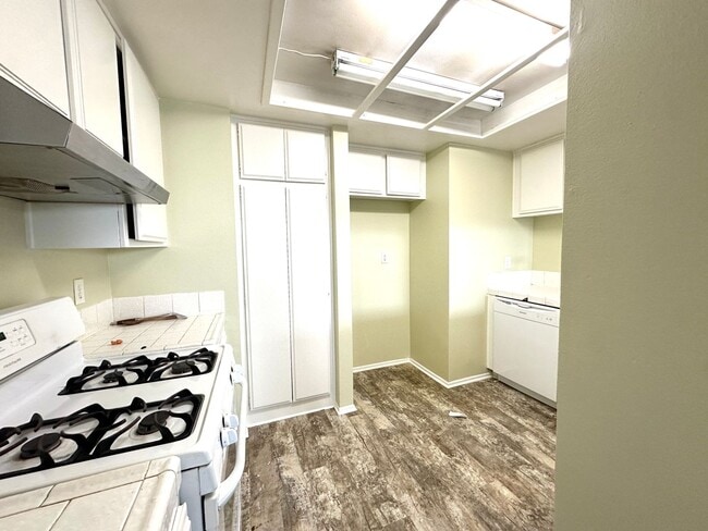 Building Photo - Townhouse near Loma Linda University