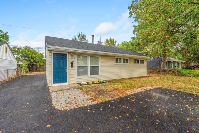 Building Photo - 1758 Marsdale Ave