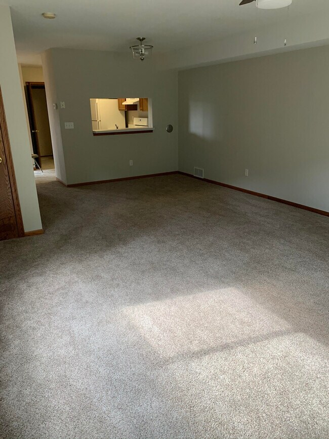 Building Photo - 4208 Mt Vernon Rd SE #1
