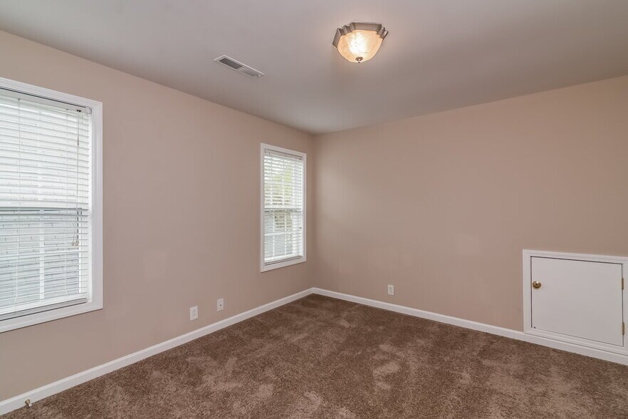 Building Photo - 2137 Aberdeen Cir