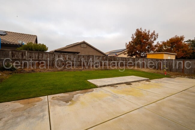 Building Photo - Large 4 Bedroom/2 Bath Home with Solar in Gossamer Grove - $2595 Per Month!