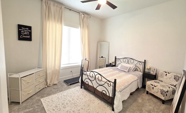 Building Photo - Stunning 4 Bedroom in Edmond