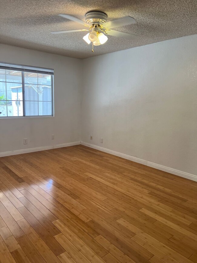 Building Photo - Cute*Clean*Single Story Home
