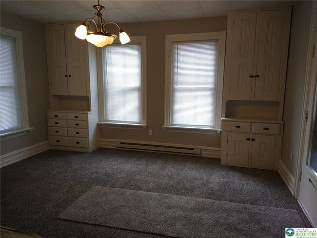 Building Photo - 33 N Hellertown Ave