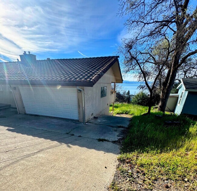 Building Photo - 3201 Springe St