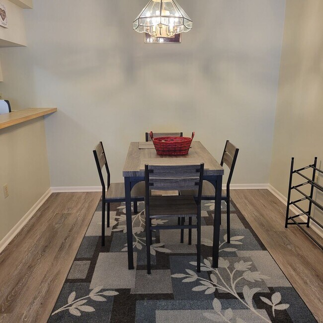 Building Photo - Seasonal/short term 2/2 ground floor condo...
