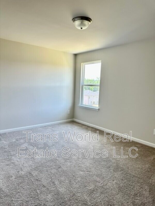 Building Photo - 5950 Green Ash Ct