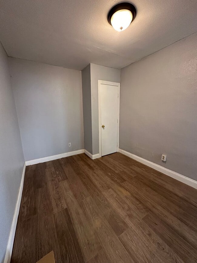 Building Photo - 4BR House Available for Rent!