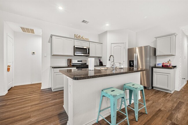 Building Photo - 5411 Wyndham Rdg Ln