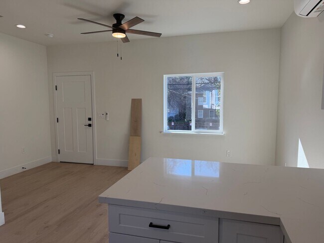 Building Photo - New 600 Sqft. 2 Bedroom 1 Bath Condo in Downtown Sacramento