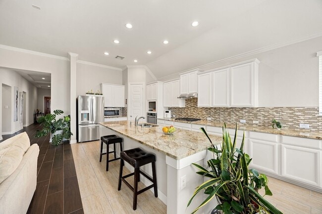 Building Photo - 25819 Oakwood Knoll Dr