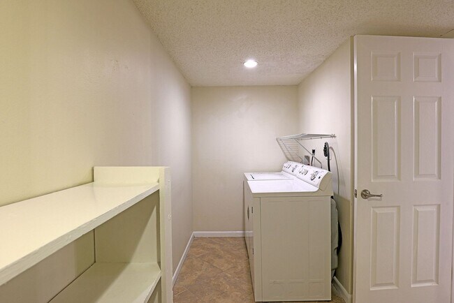 Building Photo - Parkwoods 12353-1