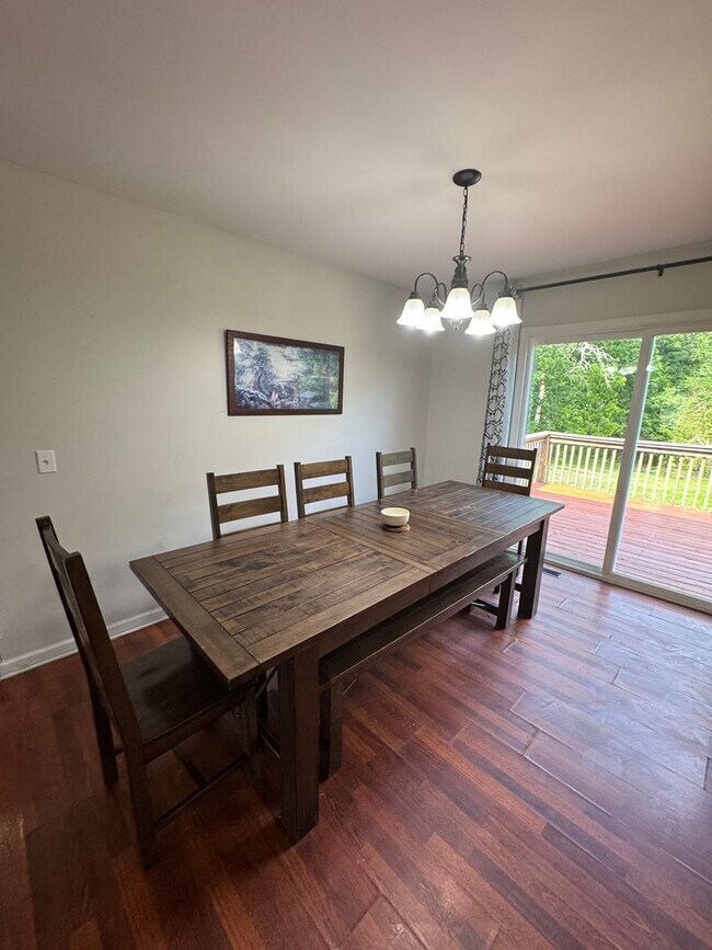 Building Photo - Country living on the outskirts of Nashville with 4 large beds, 2 baths, a bonus room and over an...