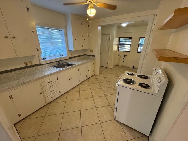 Building Photo - 35 E Chadwick Dr